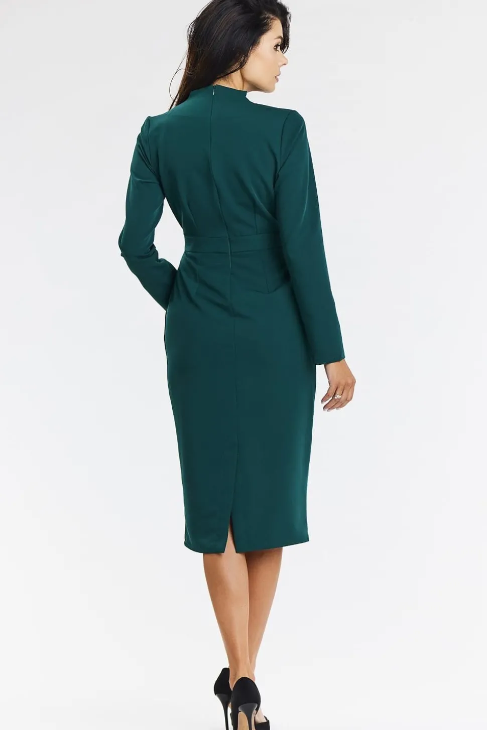 Robe fourreau élégante petit décollété manches longues