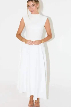 Robe habillée midi sans manches évasée