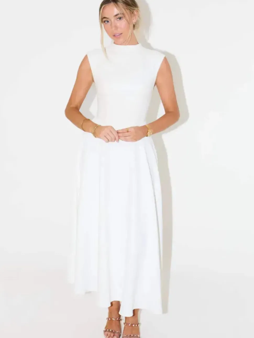 Robe habillée midi sans manches évasée