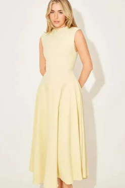 Robe habillée midi sans manches évasée