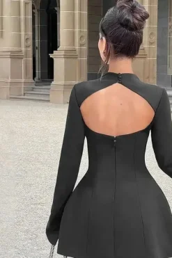 Robe habillée mini dos nu manches longues
