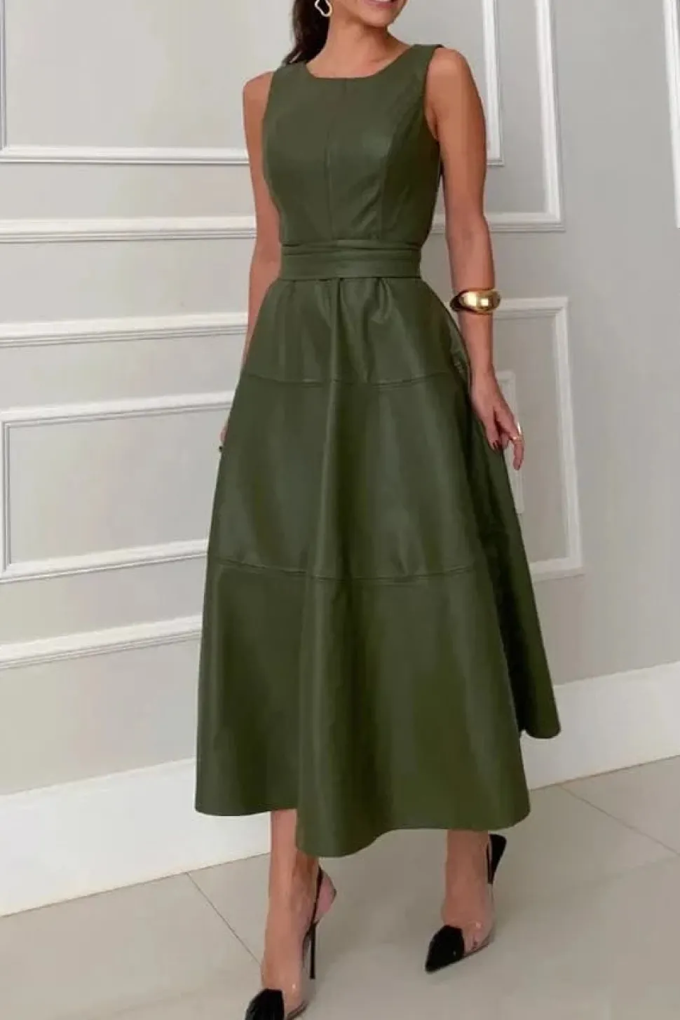 Robe habillée verte midi élégante sans manches