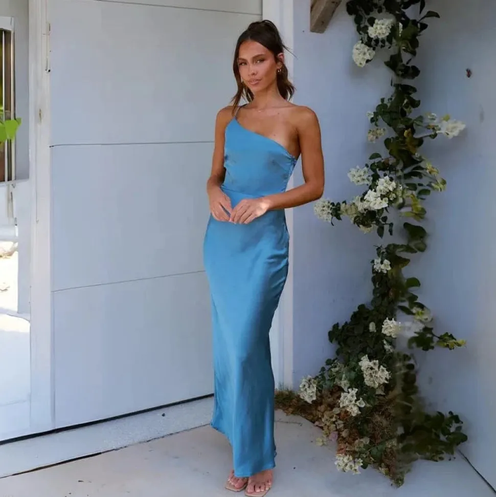 Robe invitée au mariage chic bleue asymétrique