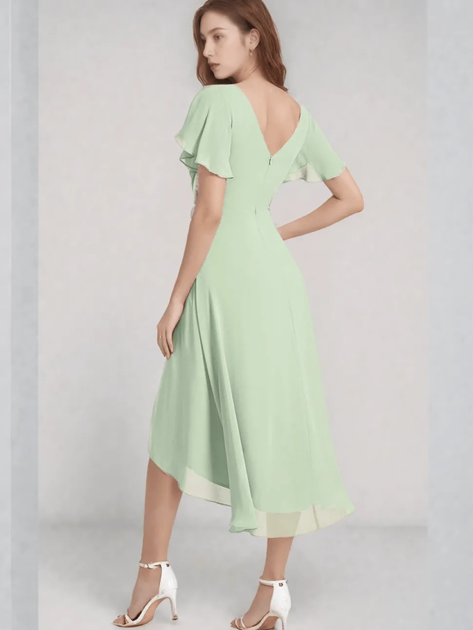 Robe invitée au mariage vert sauge asymétrique