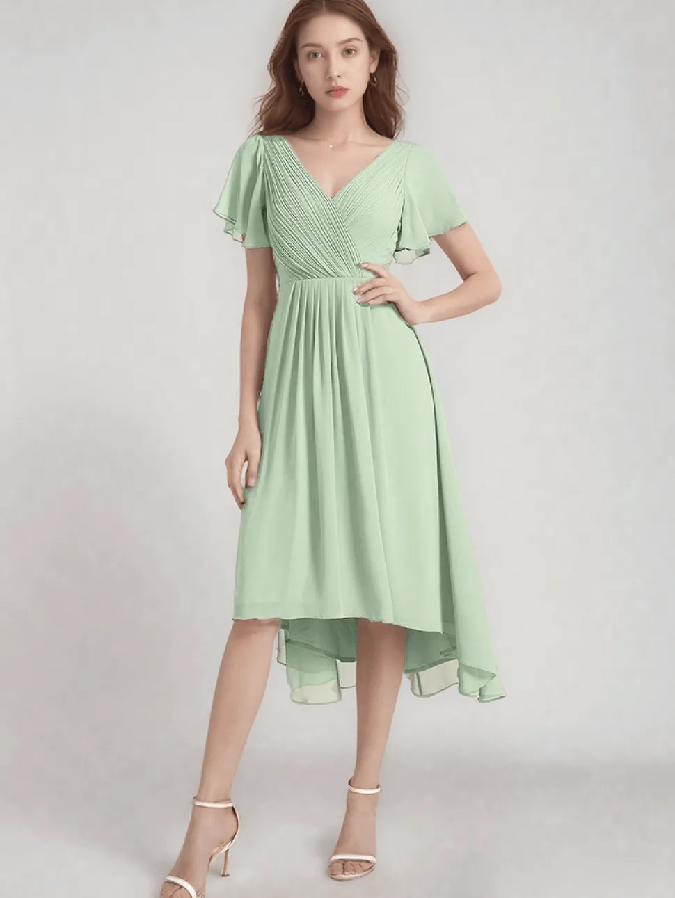 Robe invitée au mariage vert sauge asymétrique