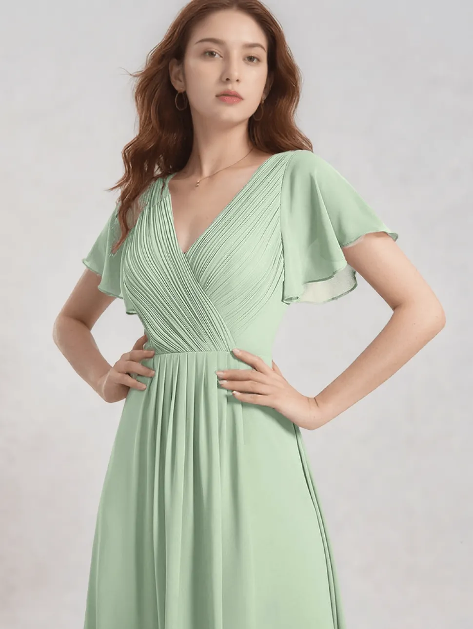 Robe invitée au mariage vert sauge asymétrique