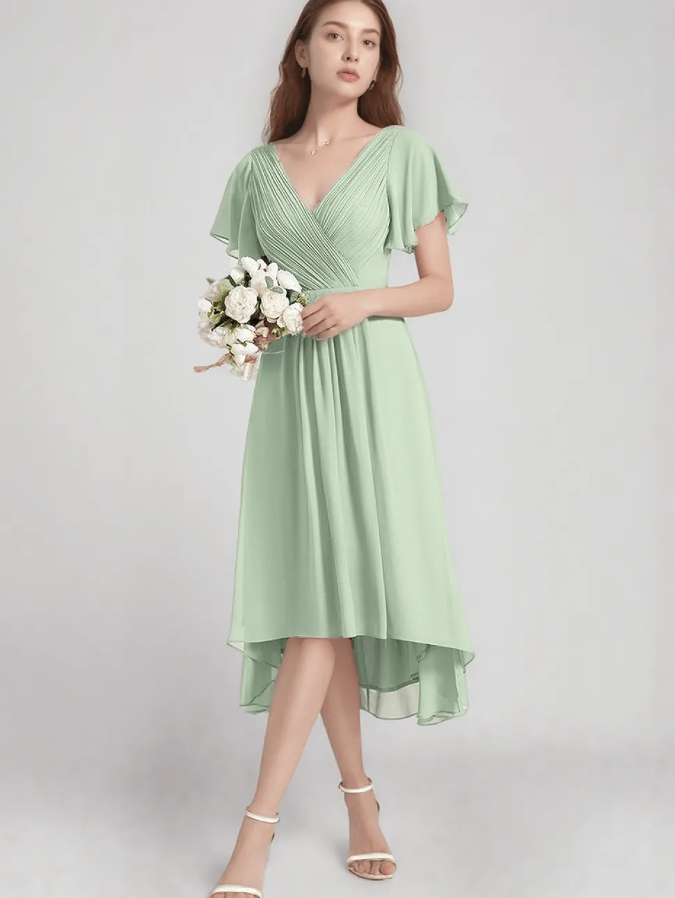 Robe invitée au mariage vert sauge asymétrique