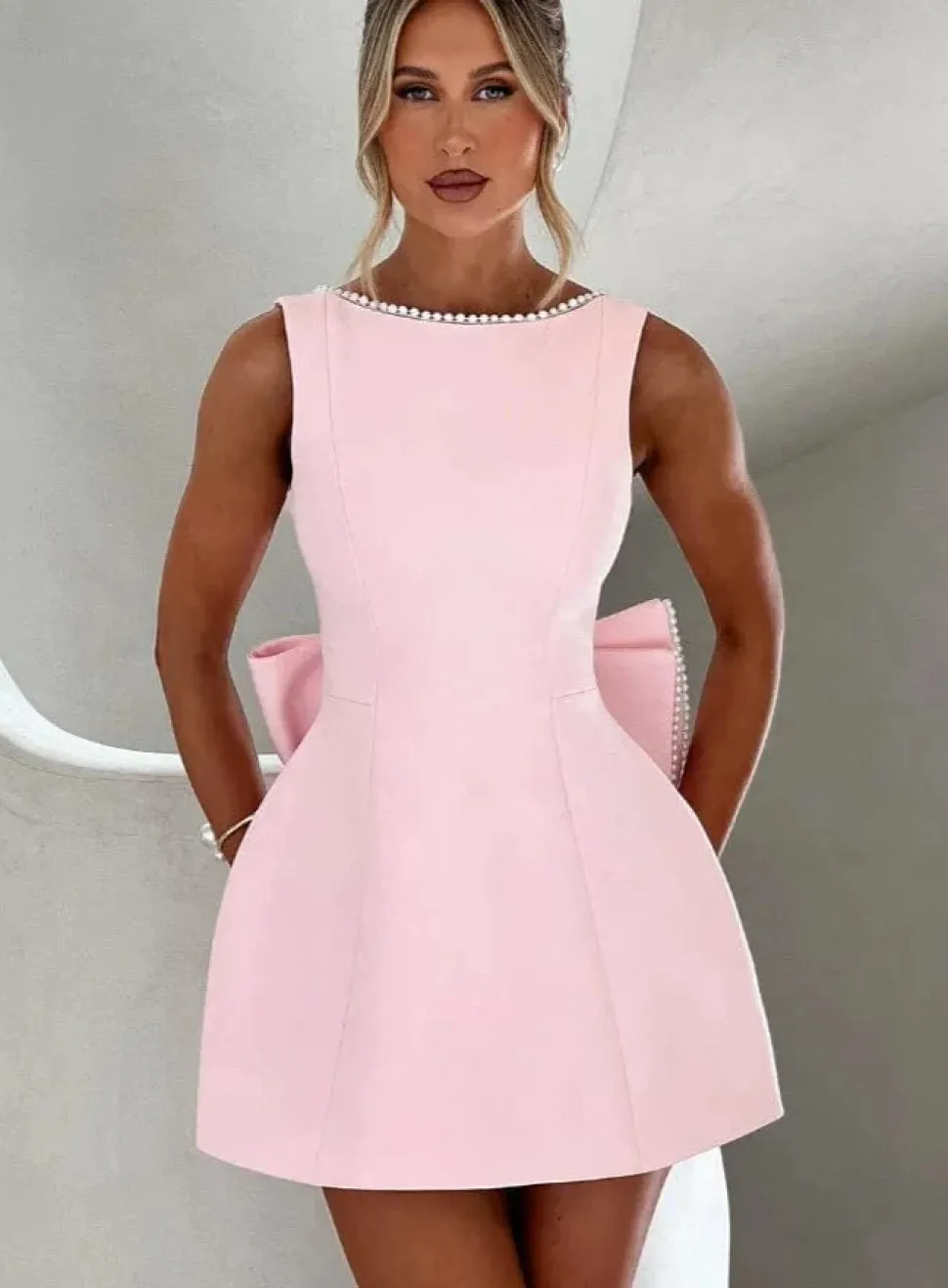 Robe invitée de mariage dos nu rose poudré