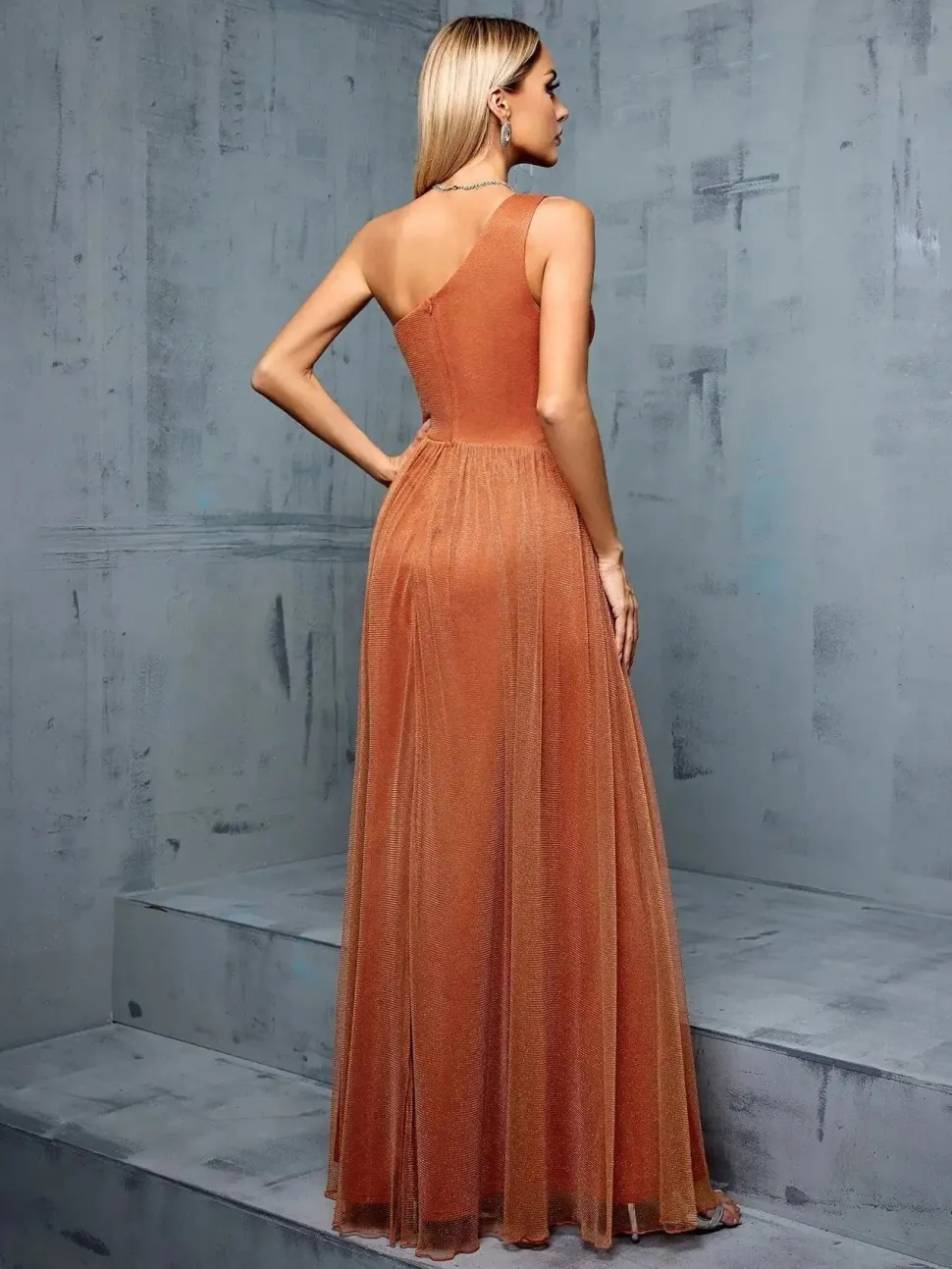 Robe invitée de mariage épaule dénudée