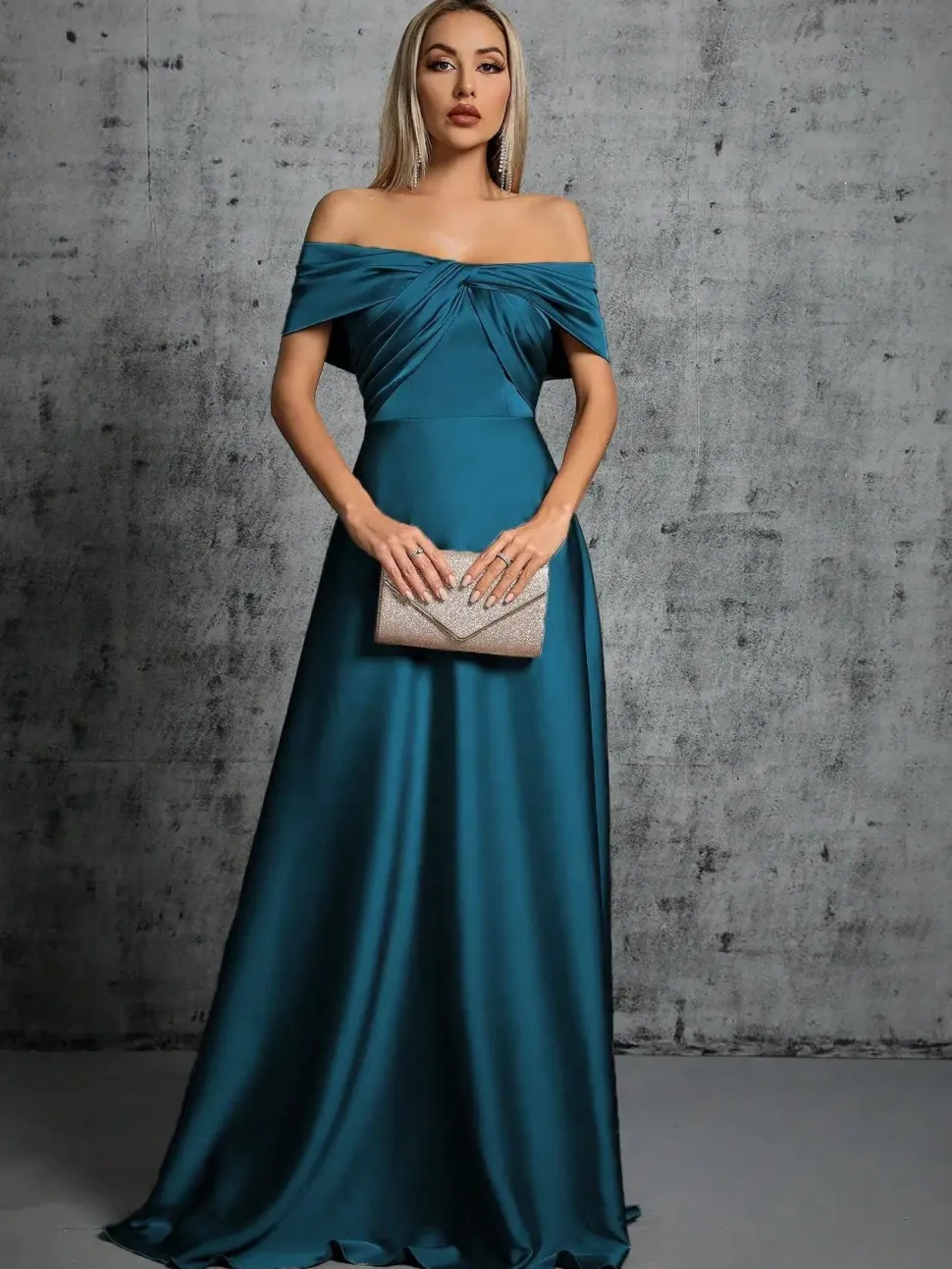 Robe invitée de mariage taupe avec épaules dénudées