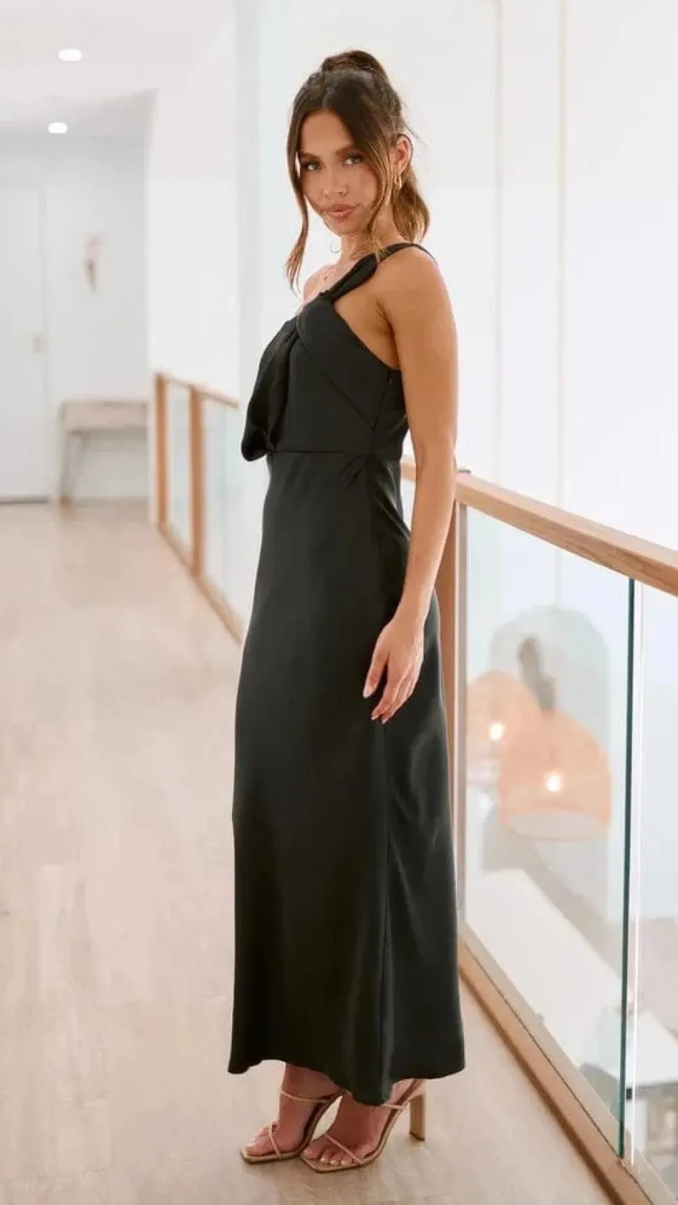 Robe invitée mariage chic asymétrique midi