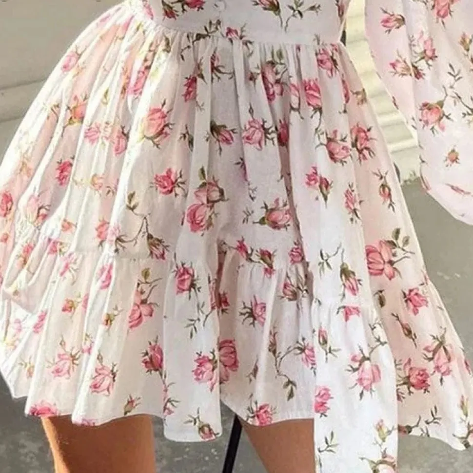 Robe invitée mariage fleurie courte