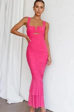 Robe longue avec décolleté carré