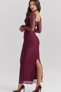Robe longue bordeaux avec manches longues transparentes
