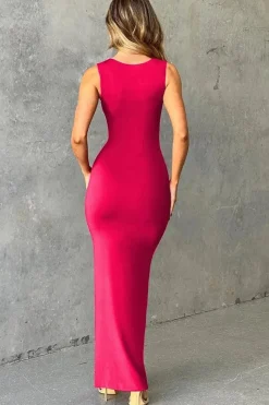 Robe longue à décolleté carré