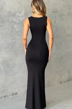 Robe longue à décolleté carré