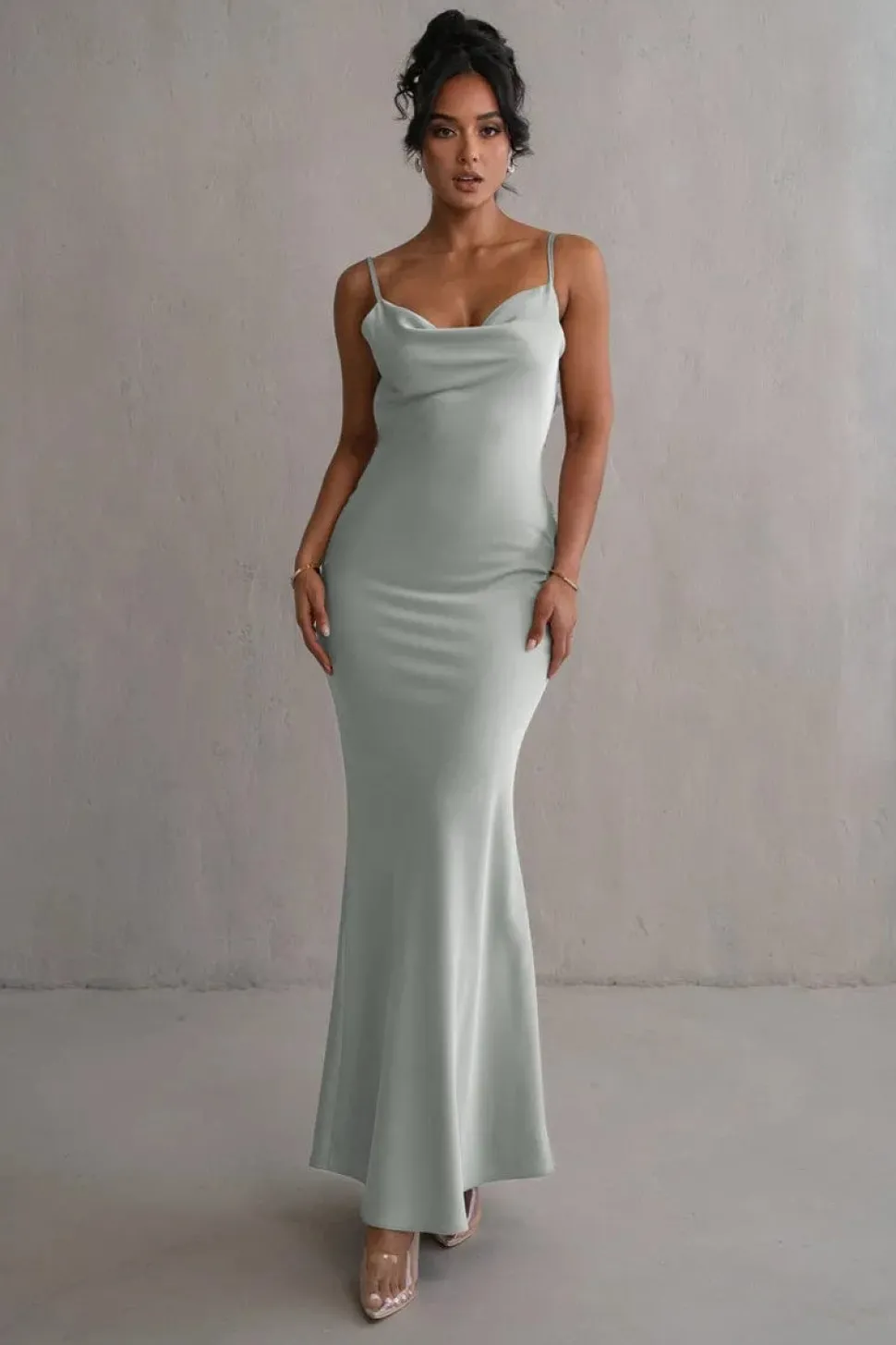 Robe longue dos nu à brettelles spaghetti