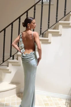 Robe longue dos nu à brettelles spaghetti