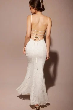 Robe longue en dentelle blanche