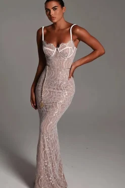 Robe longue en dentelle noire