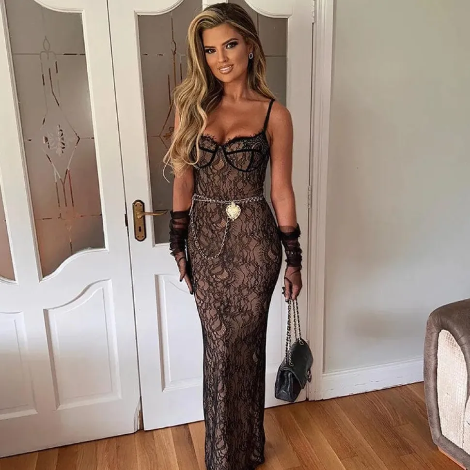 Robe longue en dentelle noire