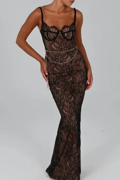 Robe longue en dentelle noire