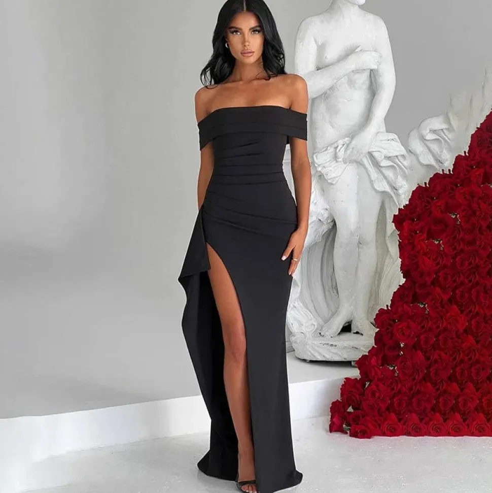 Robe longue fendue avec épaules dénudées