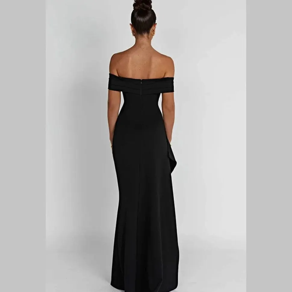 Robe longue fendue avec épaules dénudées