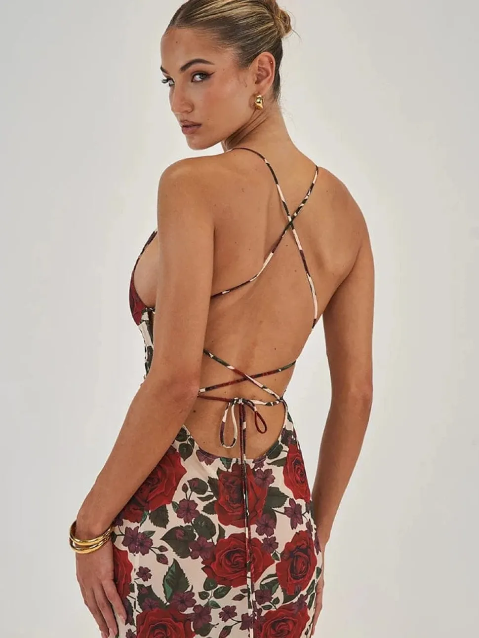 Robe longue imprimée de roses rouges