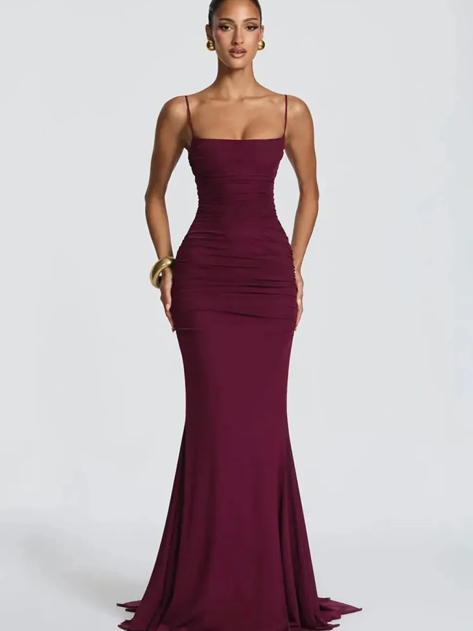 Robe longue moulante à bretelles fines et dos nu