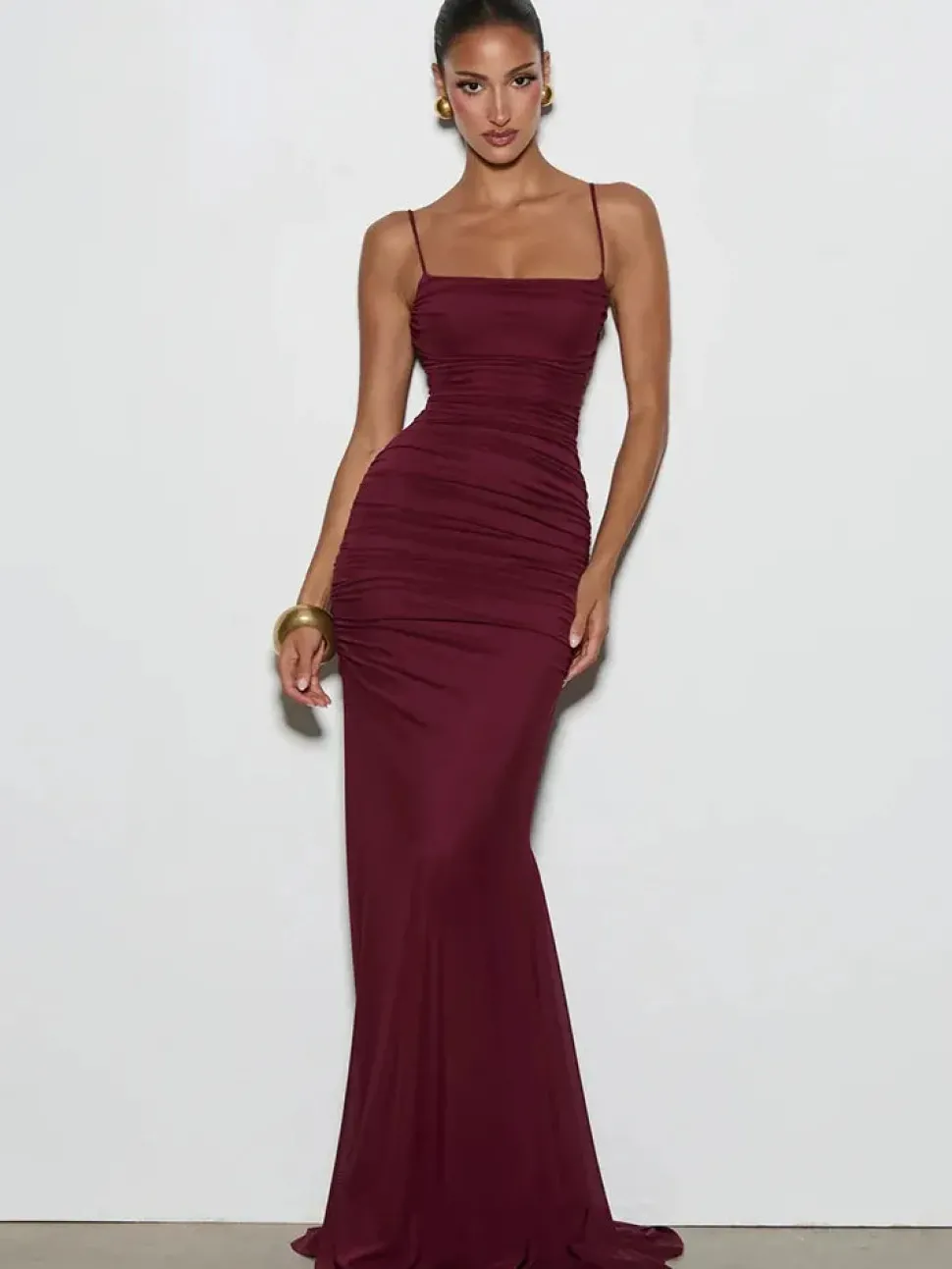 Robe longue moulante à bretelles fines et dos nu