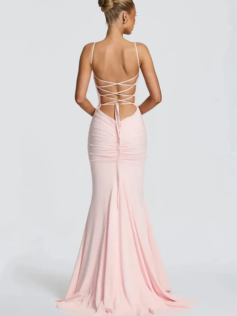 Robe longue moulante à bretelles fines et dos nu