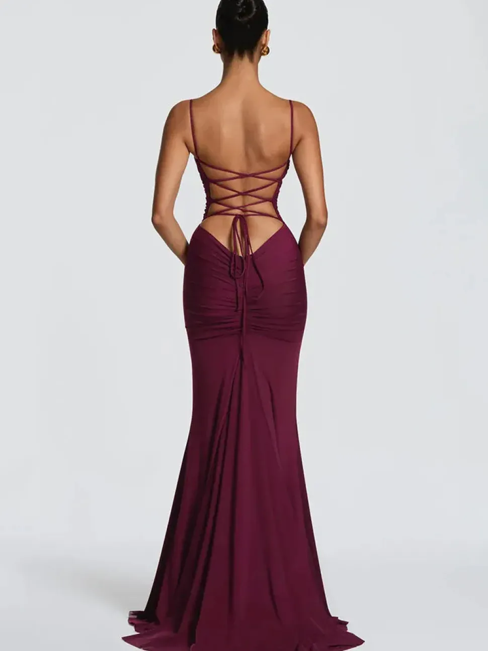 Robe longue moulante à bretelles fines et dos nu