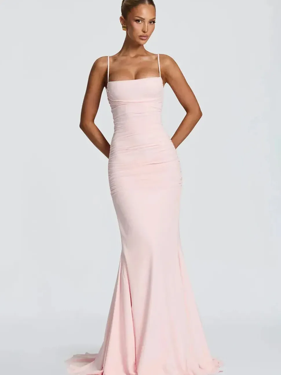 Robe longue moulante à bretelles fines et dos nu