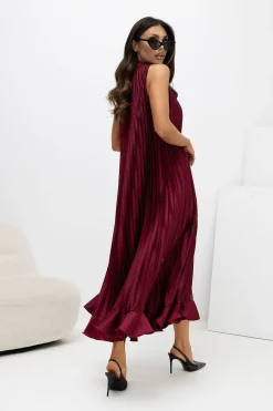Robe longue plissée bordeaux sans manches
