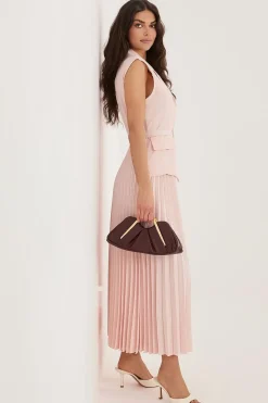 Robe longue plissée rose sans manches