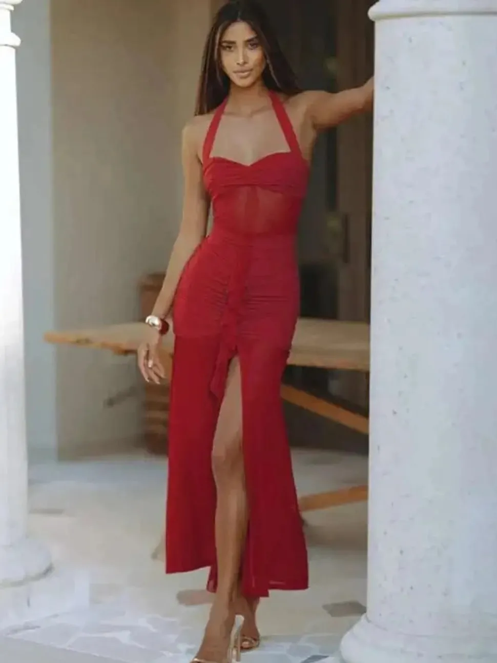 Robe longue transparente fendue sans manches