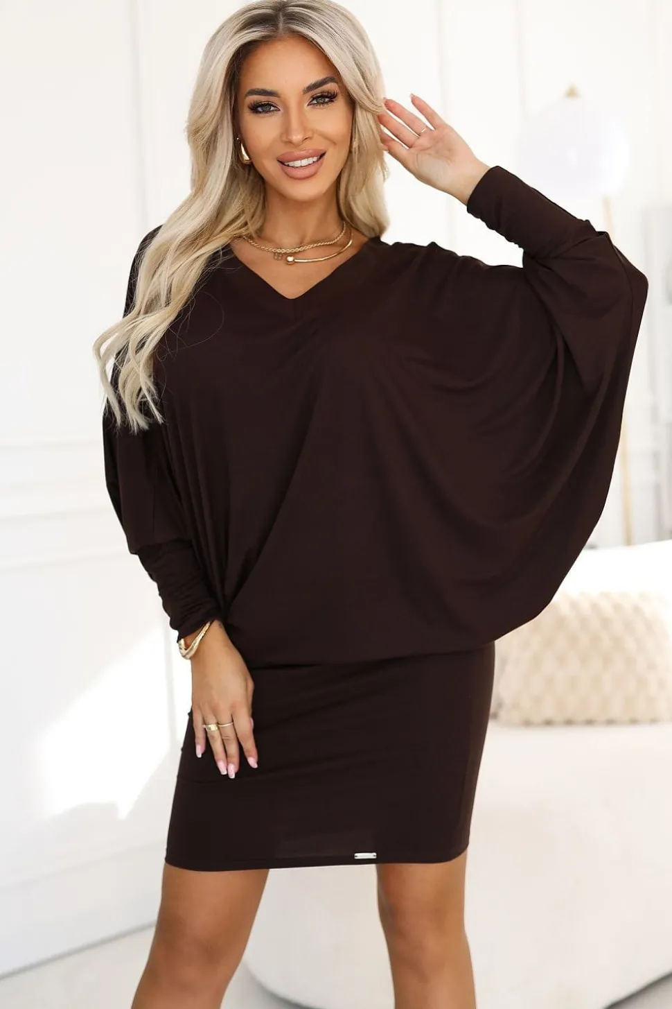 Robe marron courte manches longues chauve-souris
