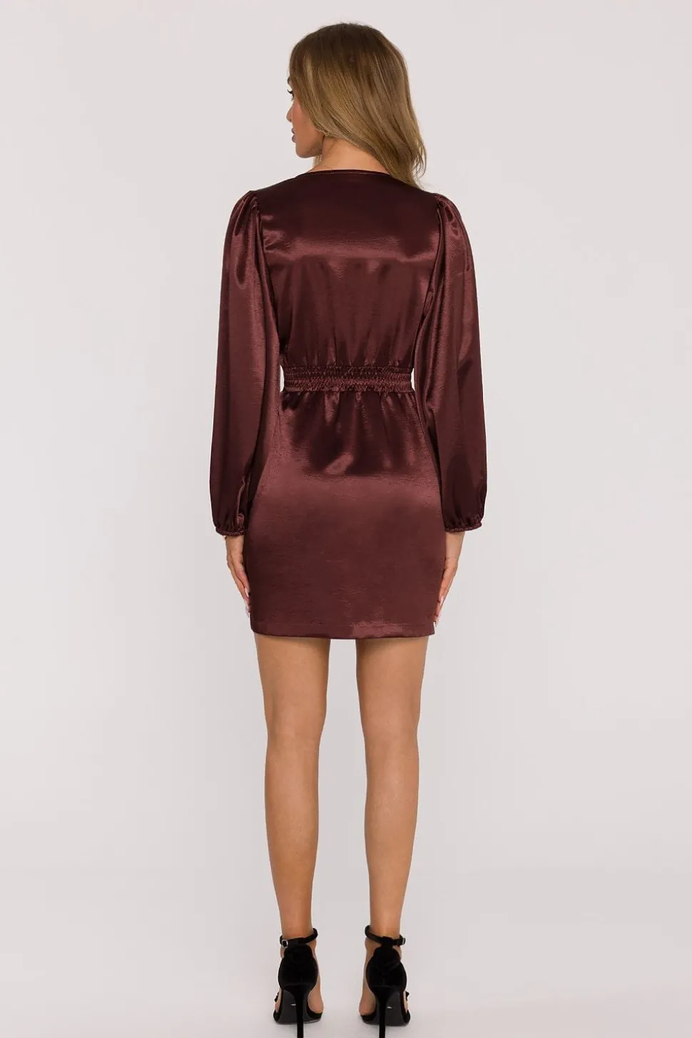 Robe marron satinée manches longues