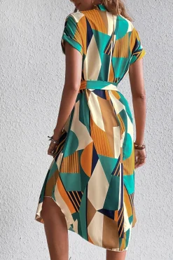 Robe midi colorée à manches courtes