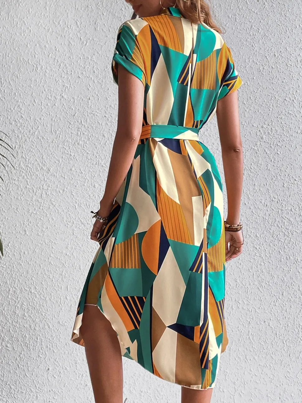 Robe midi colorée à manches courtes