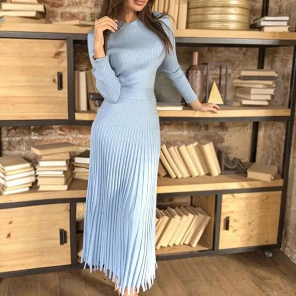 Robe midi en maille côtelée plissée manches longues