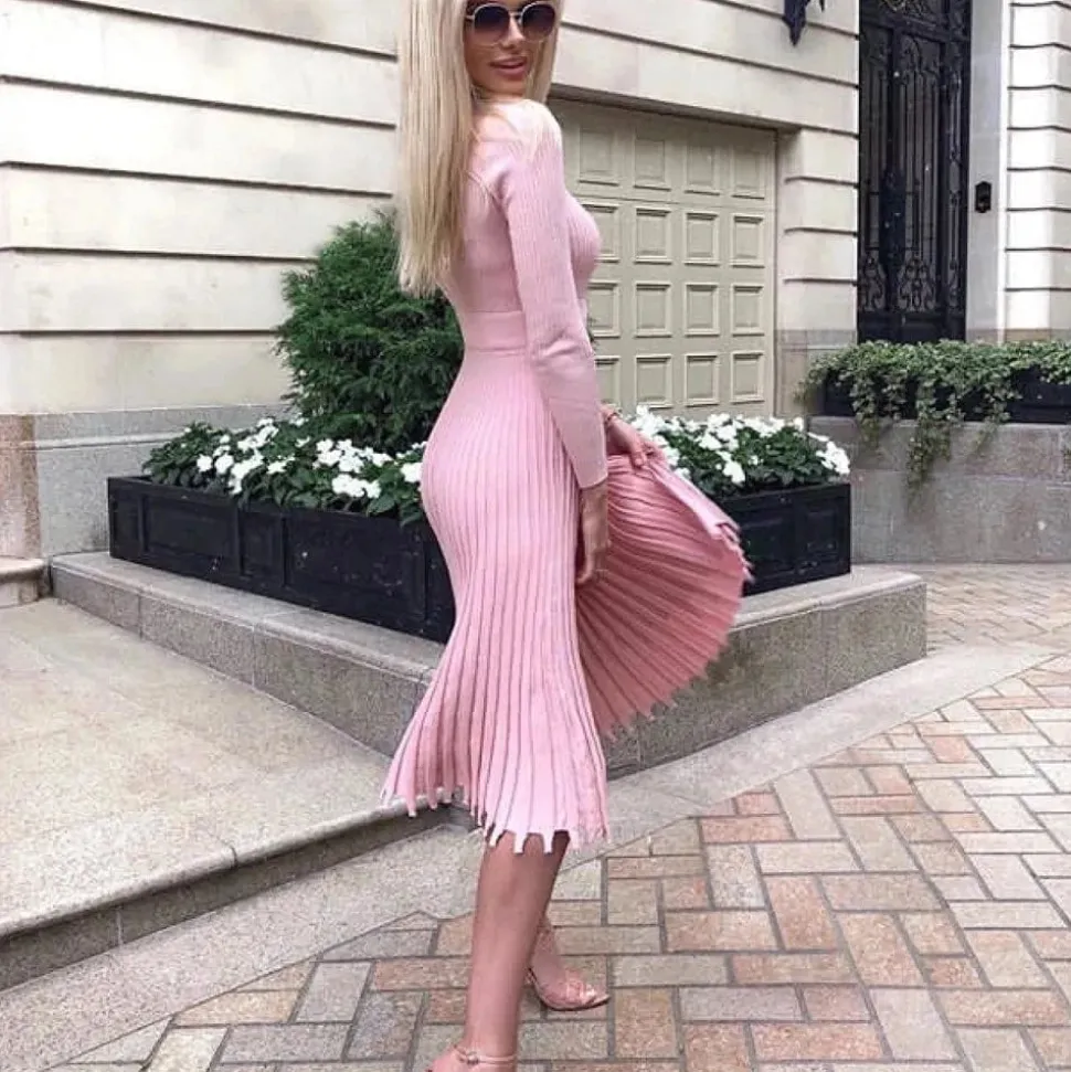 Robe midi en maille côtelée plissée manches longues