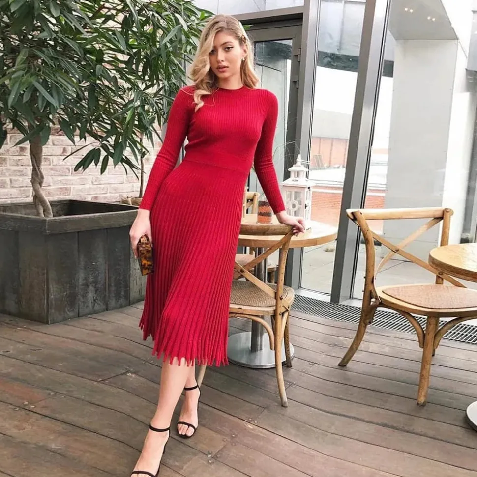 Robe midi en maille côtelée plissée manches longues