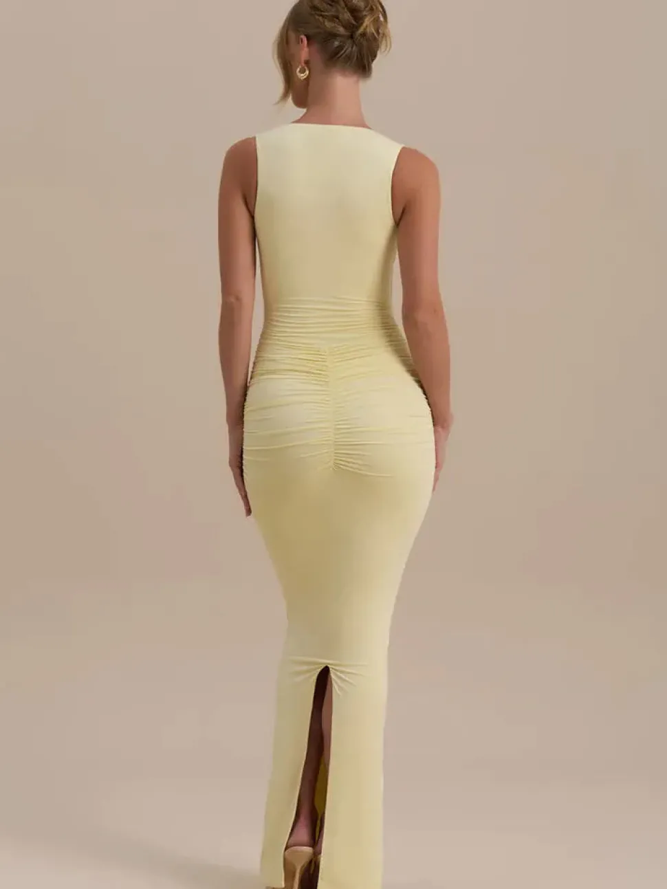 Robe moulante longue sans manches à col en V profond