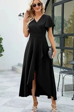 Robe noire asymétrique manches courtes