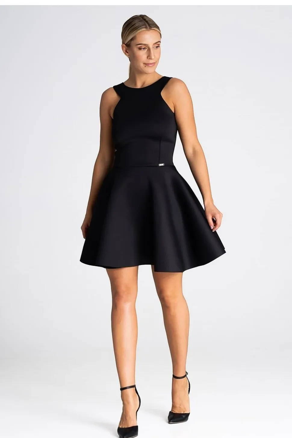 Robe noire courte évasée