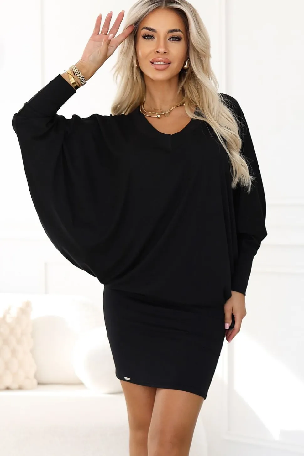 Robe noire en maille à manches chauve-souris