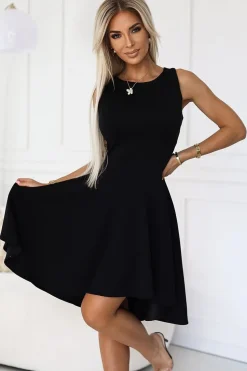 Robe noire évasée sans manches