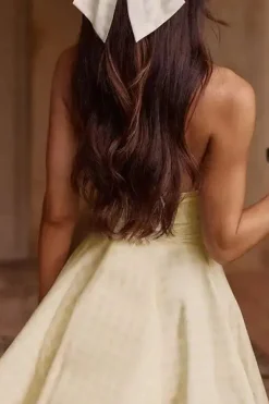 Robe patineuse jaune évasée sans manches